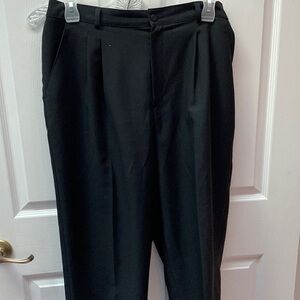Q womens Kathie Lee solid black stretch dressier plus size slacks. 18. short